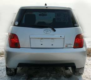 2003 Toyota ist Photos
