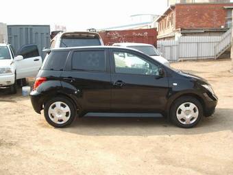 2003 Toyota ist Photos