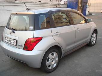 2003 Toyota ist Photos