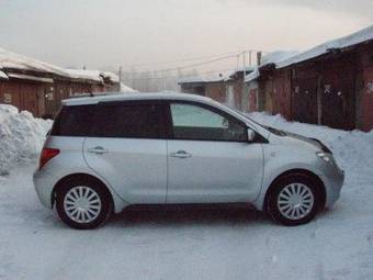 2003 Toyota ist Photos