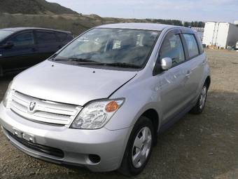 2003 Toyota ist Photos