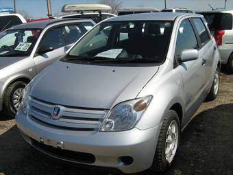 2003 Toyota ist Photos