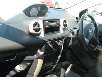 2003 Toyota ist Photos