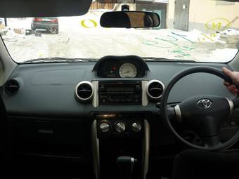 2003 Toyota ist Photos