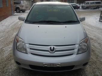 2003 Toyota ist Photos
