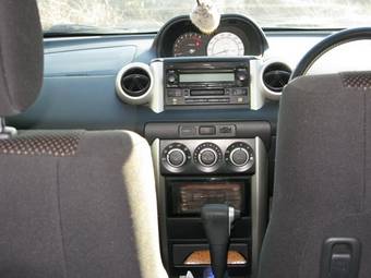 2003 Toyota ist Pictures