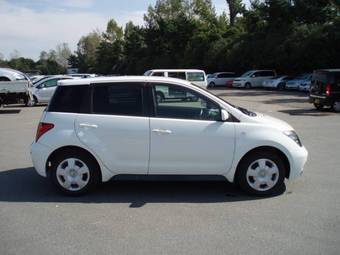 2003 Toyota ist Pictures