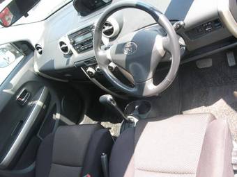 2003 Toyota ist Photos
