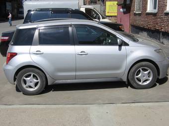 2003 Toyota ist Pictures