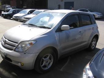 2003 Toyota ist Photos