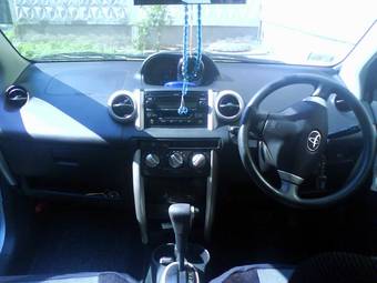 2003 Toyota ist Photos