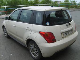 2003 Toyota ist Photos