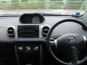 2003 Toyota ist Photos