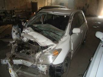 2003 Toyota ist Photos