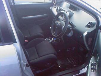2003 Toyota ist Photos