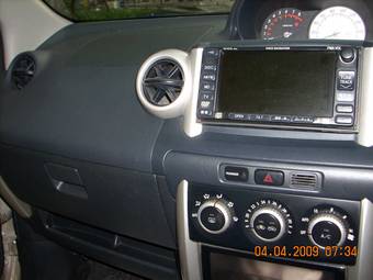 2003 Toyota ist Photos