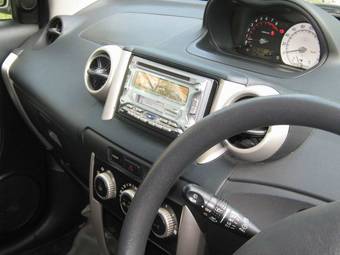 2003 Toyota ist Images