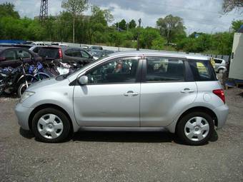 2003 Toyota ist Pictures