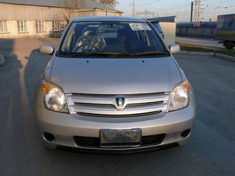 2003 Toyota ist Photos