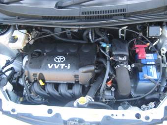 2003 Toyota ist Pictures