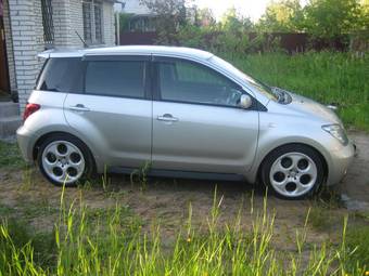 2003 Toyota ist Photos