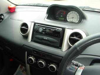 2003 Toyota ist Photos