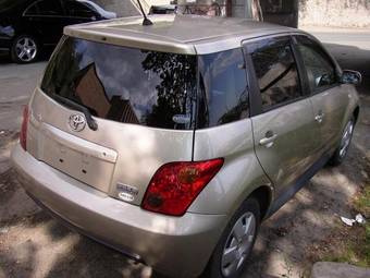 2003 Toyota ist Photos