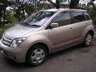 2003 Toyota ist Photos