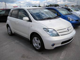 2003 Toyota ist Photos