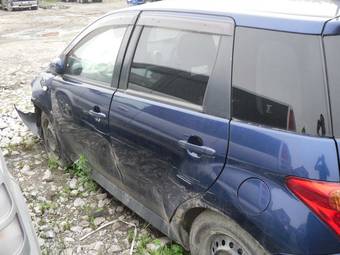 2003 Toyota ist Photos