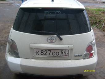 2003 Toyota ist Photos