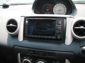 2003 Toyota ist Photos