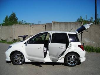 2003 Toyota ist Pictures