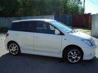 2003 Toyota ist Photos