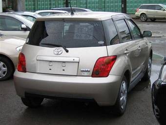 2003 Toyota ist Photos