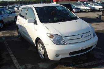 2003 Toyota ist Photos