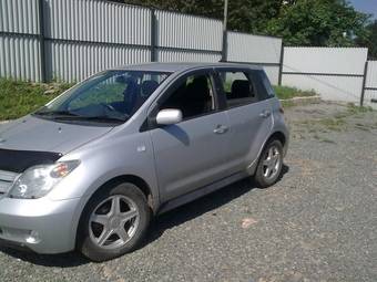 2003 Toyota ist Photos