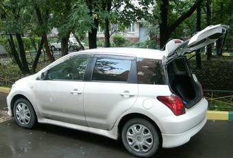 2003 Toyota ist Photos