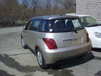 2003 Toyota ist Photos