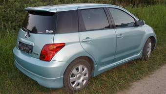 2003 Toyota ist Photos