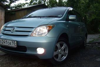 2003 Toyota ist Photos