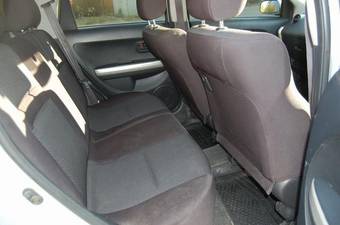 2003 Toyota ist Photos