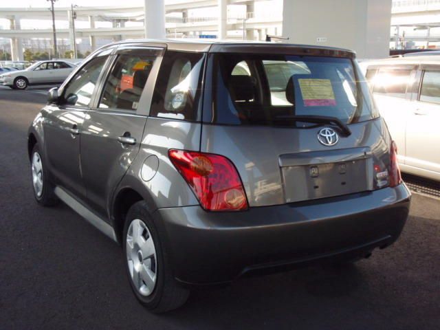 2004 Toyota ist