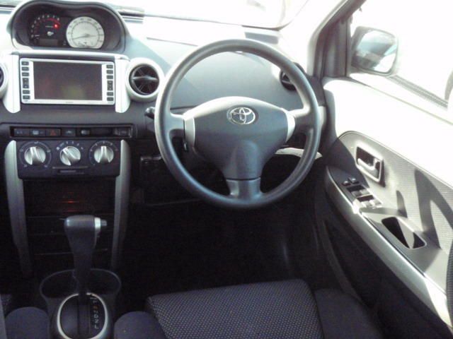 2004 Toyota ist