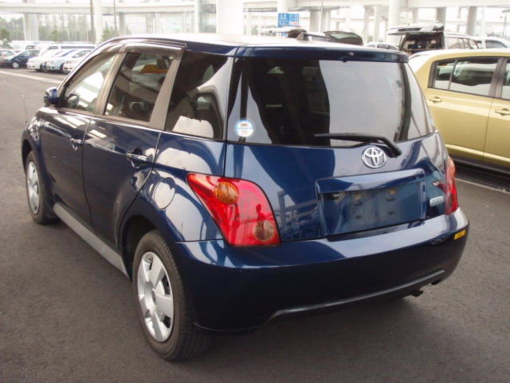 2004 Toyota ist