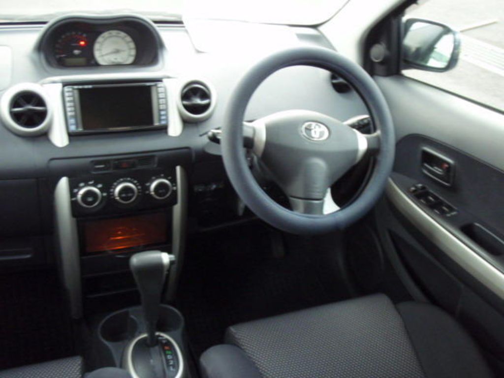 2004 Toyota ist