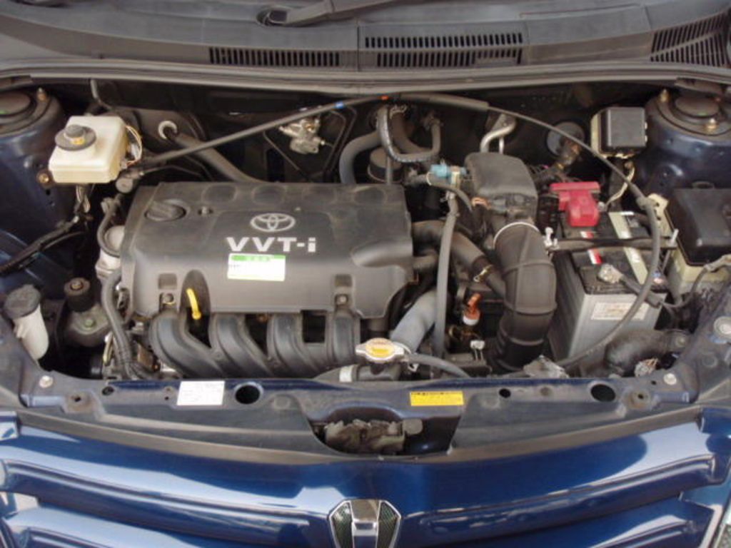 2004 Toyota ist