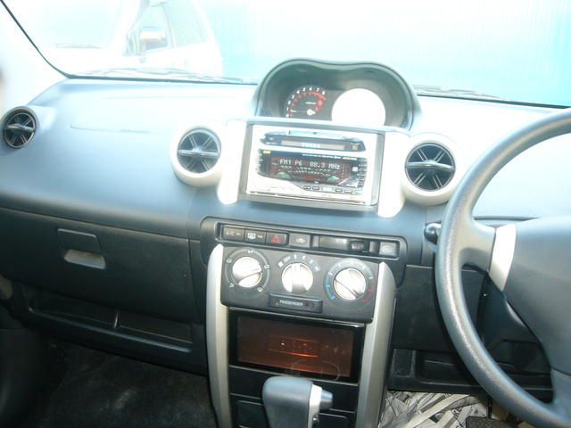 2004 Toyota ist