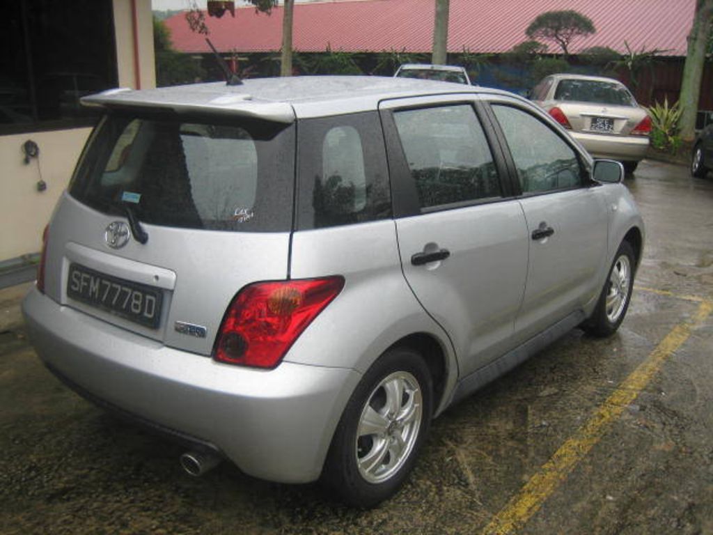 2004 Toyota ist