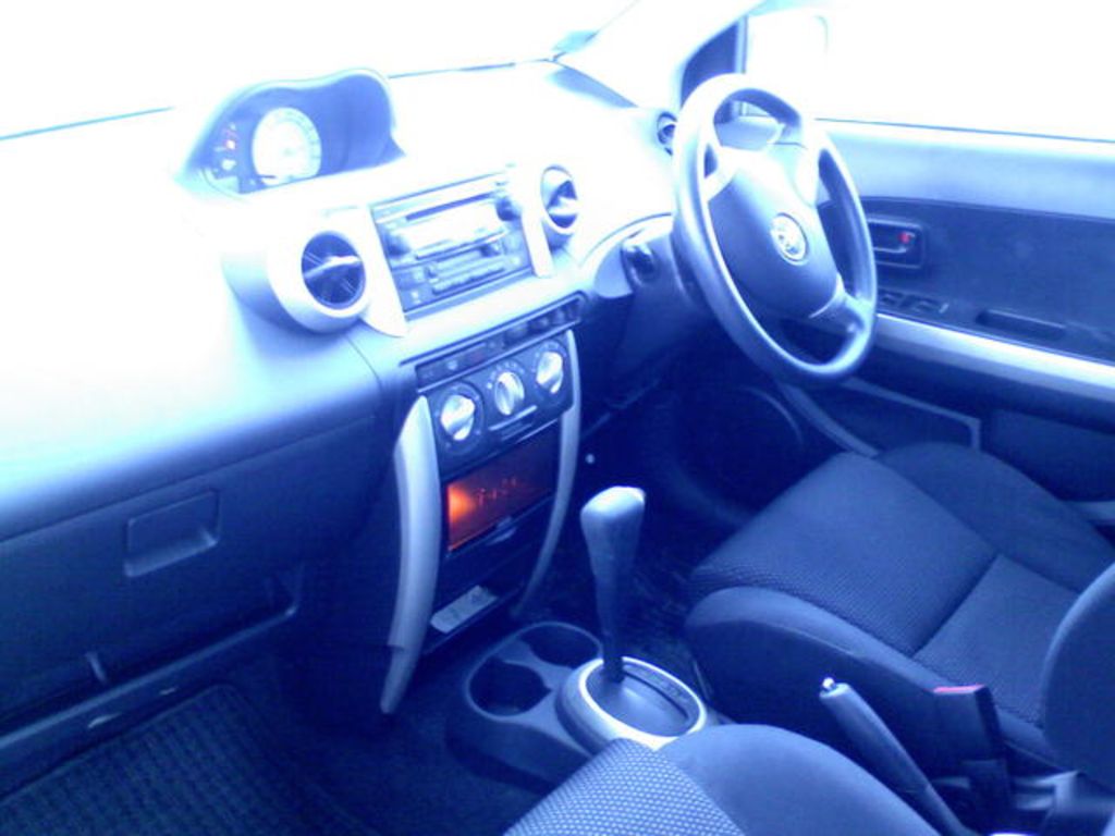 2004 Toyota ist